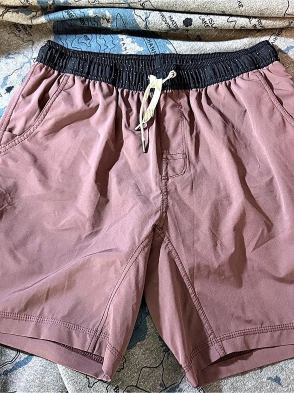 Vuori Banks Short Hybrid Shorts in Lavender